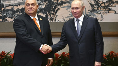 "왜 푸틴과 악수를" 비난에 헝가리 총리 "난 자랑스럽다"