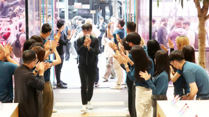 '애플의 역설' 드러낸 아이폰15 성능…발열만이 문제 아니다 [열흘 사용기] 