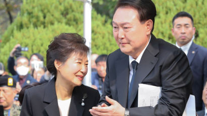 "박근혜, 尹·MB와 비교불가 정치 고수" 박지원 감탄한 이유