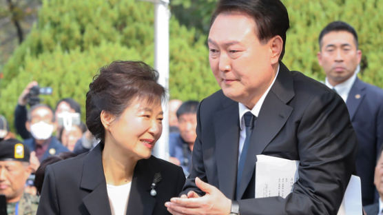 "박근혜, 尹·MB와 비교불가 정치 고수" 박지원 감탄한 이유