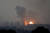 이스라엘 지상군 진입 이틀째인 28일 팔레스타인 무장 정파 하마스가 장악한 가자지구 내에서 이스라엘군의 공습으로 불과 연기가 피어오르고 있다. AP=연합뉴스