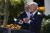 조 바이든 미국 대통령이 25일(현지시간) 백악관에서 앤서니 앨버니지(왼쪽) 호주 총리와 회담한 이후 공동기자회견에 참석해 발언하고 있다. AFP=연합뉴스