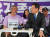 지난해 더불어민주당 이재명 대표가 국회 앞에서 특별법 제정을 촉구하며 단식 중인 이태원참사 유가족 천막을 방문했다. 김현동 기자