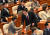 윤석열 대통령이 31일 국회에서 2024년도 예산안 시정연설에 앞서 의원들과 악수하고 있다. 국회사진기자단