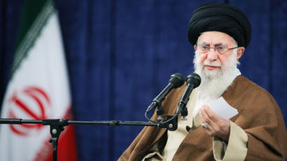 이란 최고지도자 “이슬람 국가, 이스라엘에 석유 수출 중단해”