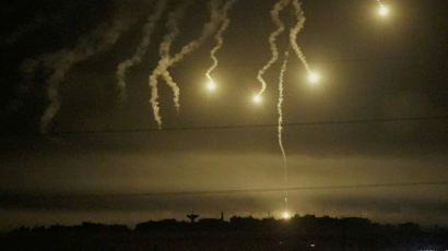 가자 난민촌에 폭발물 수천㎏…"이스라엘 공습, 400여명 사상"