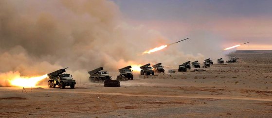이란군은 27일(현지시간) 전투 능력을 평가하고 새로운 무기를 시험하기 위해 중부 지역에서 '대규모 군사 훈련'을 시작한다고 발표했다. EPA=연합뉴스