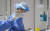 코로나19 당시 한 병원 음압병동에서 근무 중인 간호사들의 모습. 연합뉴스