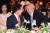 김기현 국민의힘 대표(왼쪽)와 인요한 국민의힘 혁신위원장(오른쪽)이 지난달 31일 오전 서울의 한 호텔에서 열린 제55회 대한민국 국가조찬기도회에서 대화를 나누고 있다. 연합뉴스