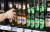 주류 업계가 맥주·소주 출고가를 잇따라 올리고 있다. 정부는 규제 울타리에서 형성된 독과점 구조를 이번 가격 인상의 한 원인으로 보고 있다. [뉴시스]