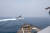 지난 6월 3일 대만해협에서 중국 군함 루양 3호가 미국 구축함 앞을 지나고 있다. 로이터=연합뉴스