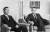  박정희 전 대통령이 1968년 8월 22일 미국 성 프란시스 호텔에서 닉슨 대통령과 나란히 포즈를 취하고 있다. 중앙포토