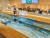 스타벅스 더여수돌산DT점 1층에 놓인 투명 OLED 테이블. 사진 LG디스플레이 