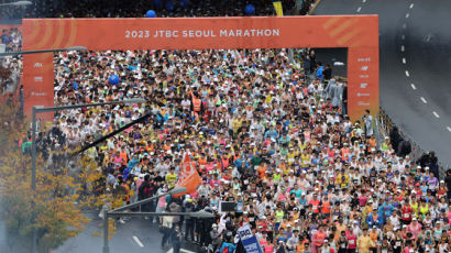 3만5000명이 함께 달렸다… 데르셰, 2023 JTBC 서울 마라톤 우승