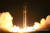 북한이 2017년 11월 29일 대륙간탄도미사일(ICBM)급 화성-15형 미사일을 발사하는 모습. 연합뉴스 