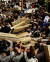 2017년 11월 브라질 상파울루 매장에서 쇼핑객들이 블랙프라이데이 세일 상품 구매 경쟁에 나선 모습.로이터=연합뉴스