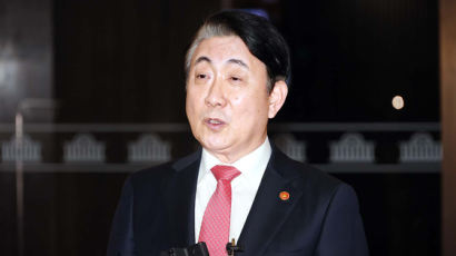 김진표 의장, 이동관 탄핵안 철회 결재…與 "법적대응할 것"