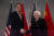10일(현지시간) 재닛 옐런(오른쪽) 미국 재무장관이 샌프란시스코에서 허리펑 중국 국무원 부총리를 만나 악수하고 있다. 로이터=연합뉴스