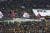 13일 송파구 잠실야구장에서 열린 '2023 신한은행 쏠 KBO 한국시리즈(KS)' 5차전 kt 위즈와 LG 트윈스의 경기. LG 팬들이 응원을 하고 있다. 뉴시스