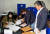 중국 산시성 바이수이현 보건당국 관계자들이 지난 10일 관내 병원을 찾아 출생증명서 관리 상황을 점검하고 있다. 사진 바이수이현 위생건강국 위챗 캡처