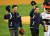 한국시리즈 1차전에서 시구와 시포를 맡은 김용수(오른쪽)와 김동수. 연합뉴스