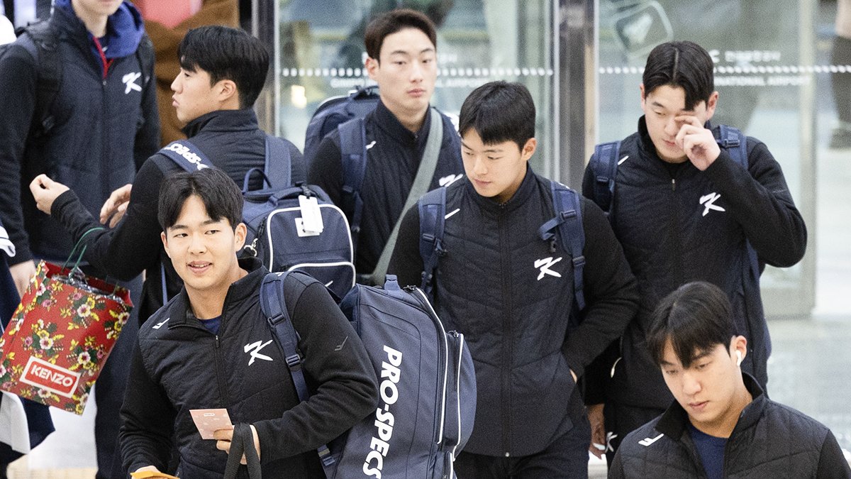 2023 아시아프로야구챔피언십(APBC)에 출전하는 대한민국 야구 대표팀이 14일 김포국제공항을 통해 출국하고 있다. 뉴스1
