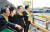 세월호 1주기인 2015년 4월 16일 박근혜 대통령은 전남 진도 팽목항을 방문했다. 왼쪽부터 이주영 당시 새누리당 의원, 박 대통령, 유기준 해양수산부 장관. 중앙포토