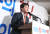 유승민 새누리당 의원이 2016년 3월 23일 오후 대구광역시 동구 용계동 선거사무소에서 새누리당 탈당과 무소속 출마를 선언하고 있다. 중앙포토