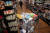 미국 뉴욕 맨해튼의 한 슈퍼마켓에 쇼핑 카드가 놓여 있다. 로이터=연합뉴스