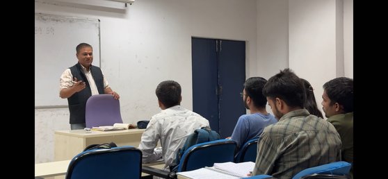 인도 뉴델리에 위치한 국립대 자와할랄 네루대 한국어학과의 한자 수업 모습. 이곳 학생들은 학부 졸업 전까지 한자 1000자를 뗀다. 박형수 기자