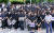 서이초 교사 A씨의 49재 추모일인 9월 4일 국회 앞 추모집회에서 참가자들이 묵념하고 있다. [연합뉴스]