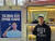 프로농구 수원 KT 허훈이 전역일이었던 15일 자신의 팬들로부터 받은 커피차 선물 앞에서 활짝 웃고 있다. 수원=고봉준 기자 