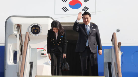 尹, 첫 APEC 정상회의 참석차 미국으로 출국…한중정상회담 주목