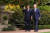 시진핑 중국 국가주석과 조 바이든 미국 대통령이 15일(현지시간) 미국 파이롤리 에스테이트에서 회담을 마친 뒤 함께 걷고 있다. 로이터=연합뉴스
