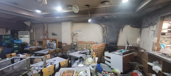 창원 아파트 상가 식당서 '펑'…가스 폭발 사고에 5명 중경상