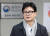 한동훈 법무부 장관이 17일 대구 수성구 스마일센터 앞에서 취재진의 질문에 답하고 있다. 연합뉴스