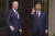 15일 미국 샌프란시스코 파이롤리 정원에서 조 바이든(왼쪽) 미국 대통령과 시진핑(오른쪽) 중국 국가주석이 취재진에게 인사하고 있다. AP=연합뉴스