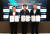 박경일 SK에코플랜트 사장(왼쪽부터)과 송호준 에코프로 대표, 테렌스 응 테스 회장이 16일 '헝가리 배터리 재활용 사업 협력'을 위한 업무협약을 맺고 기념 촬영을 하고 있다. 사진 에코프로 