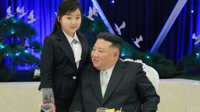 북한의 '선전 스타' 김주애 활용법…"김씨 왕조 다음 세대 부각"
