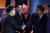 윤석열 대통령이 지난 16일(현지시간) 미국 샌프란시스코 모스코니센터에서 열린 아시아·태평양경제협력체(APEC) 첫 번째 정상회의 세션에서 시진핑 중국 국가주석을 만나 악수하고 있다. 사진 대통령실