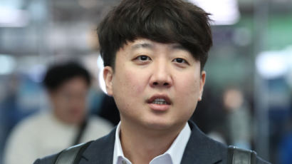 이준석 "한동훈은 긁지 않은 복권…경쟁상대로 보지 않아"