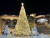 신세계사이먼은 점별로 다양한 콘셉트의 특색 있는 경관을 선보인다. 부산 프리미엄 아울렛 중앙 분수광장 크리스마스 트리.
