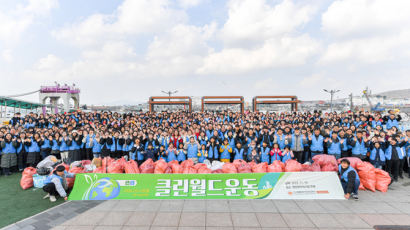 국제위러브유운동본부, 인천 연안부두 어시장 일대서 클린월드운동으로 환경보호 앞장