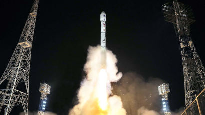 북한 "군사정찰위성 발사 성공적…궤도에 정확히 진입했다"