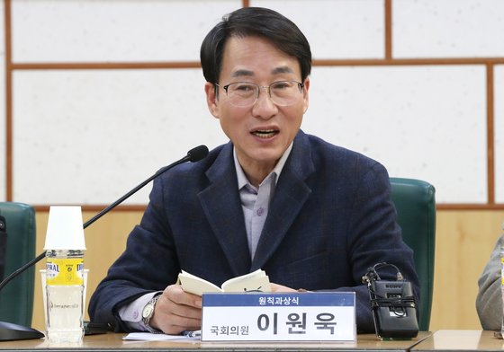 Opposition calls for Yoon's overhaul of Cabinet after by