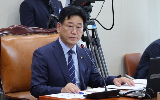 Yoon replaces spy agency leadership