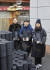 황승민·김승윤·주혜리(왼쪽부터) 학생기자가 나눔에 대해 알아보고 직접 실천하기 위해 서울 관악구 삼성동에서 연탄 봉사에 도전했다.