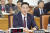 신원식 국방부장관이 23일 국회 국방위원회 긴급현안질의에 참석해 의원질의에 답하고 있다. 강정현 기자