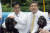 지난 2005년 개 복제에 성공한 서울대 수의대 황우석 박사(오른쪽) 연구팀이 복제 원본 `타이`(左)와 복제 개`스너피`(右)를 공개하고 있다. 중앙포토