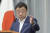 마쓰노 히로카즈 일본 관방장관이 지난 9월 1일 도쿄에서 기자회견을 하고 있다. AP=연합뉴스